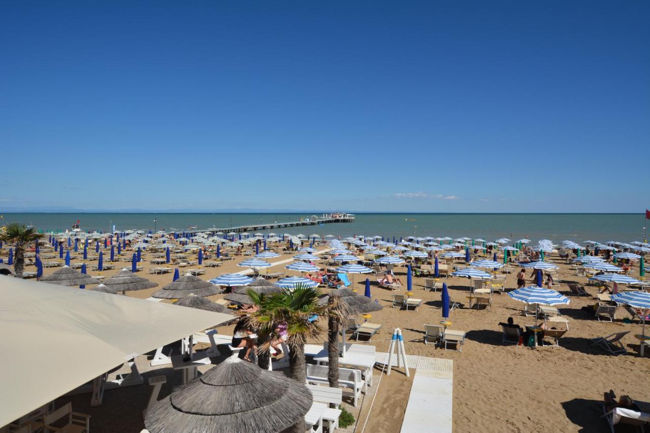 Lignano Pineta With Sea View Apartment Lignano Sabbiadoro Exterior photo